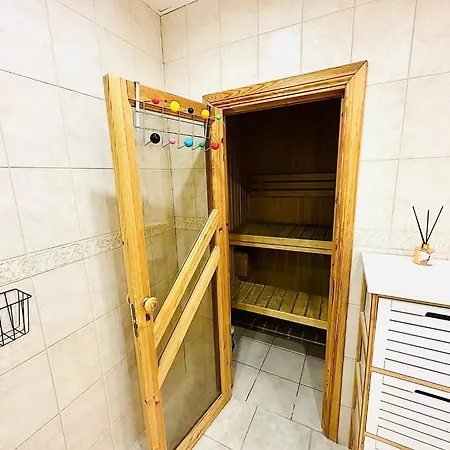 Apartment For 4 People In Center